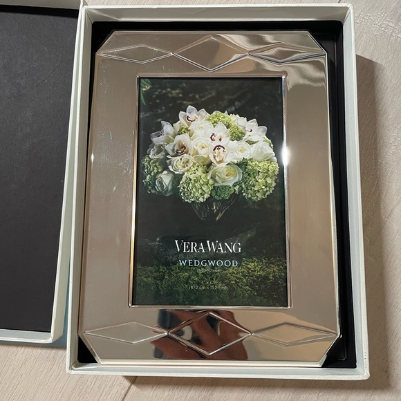 Vera Wang Wedgwood picture frame
$80 - Picture 3 of 5